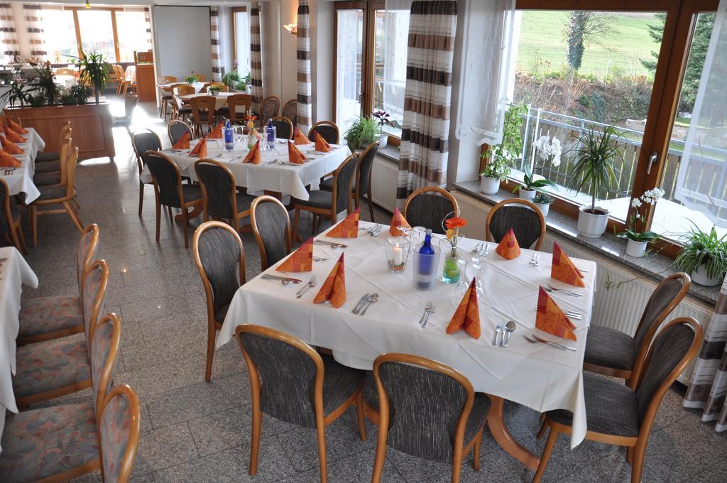 Rhoen-Hotel Sonnenhof - Restaurant & Cafe Poppenhausen Exterior foto