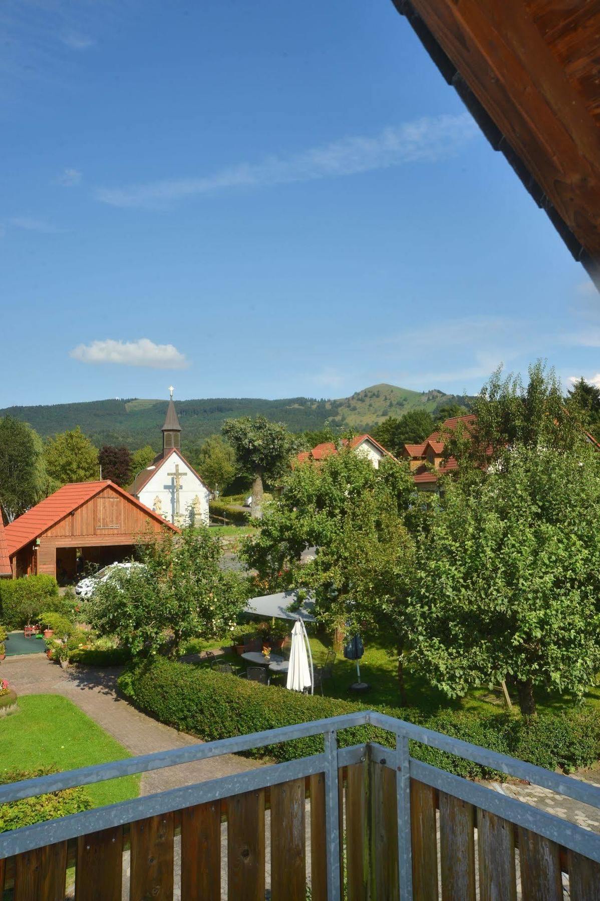Rhoen-Hotel Sonnenhof - Restaurant & Cafe Poppenhausen Exterior foto