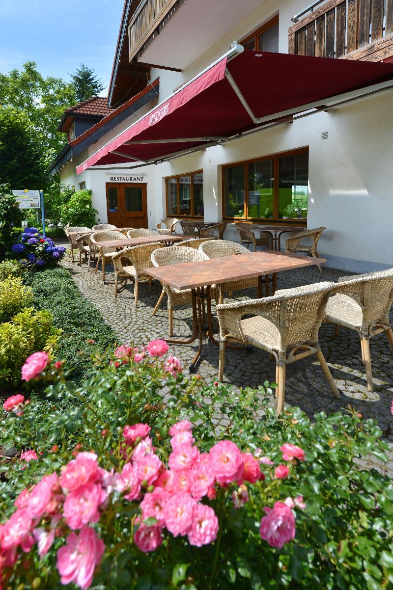 Rhoen-Hotel Sonnenhof - Restaurant & Cafe Poppenhausen Exterior foto